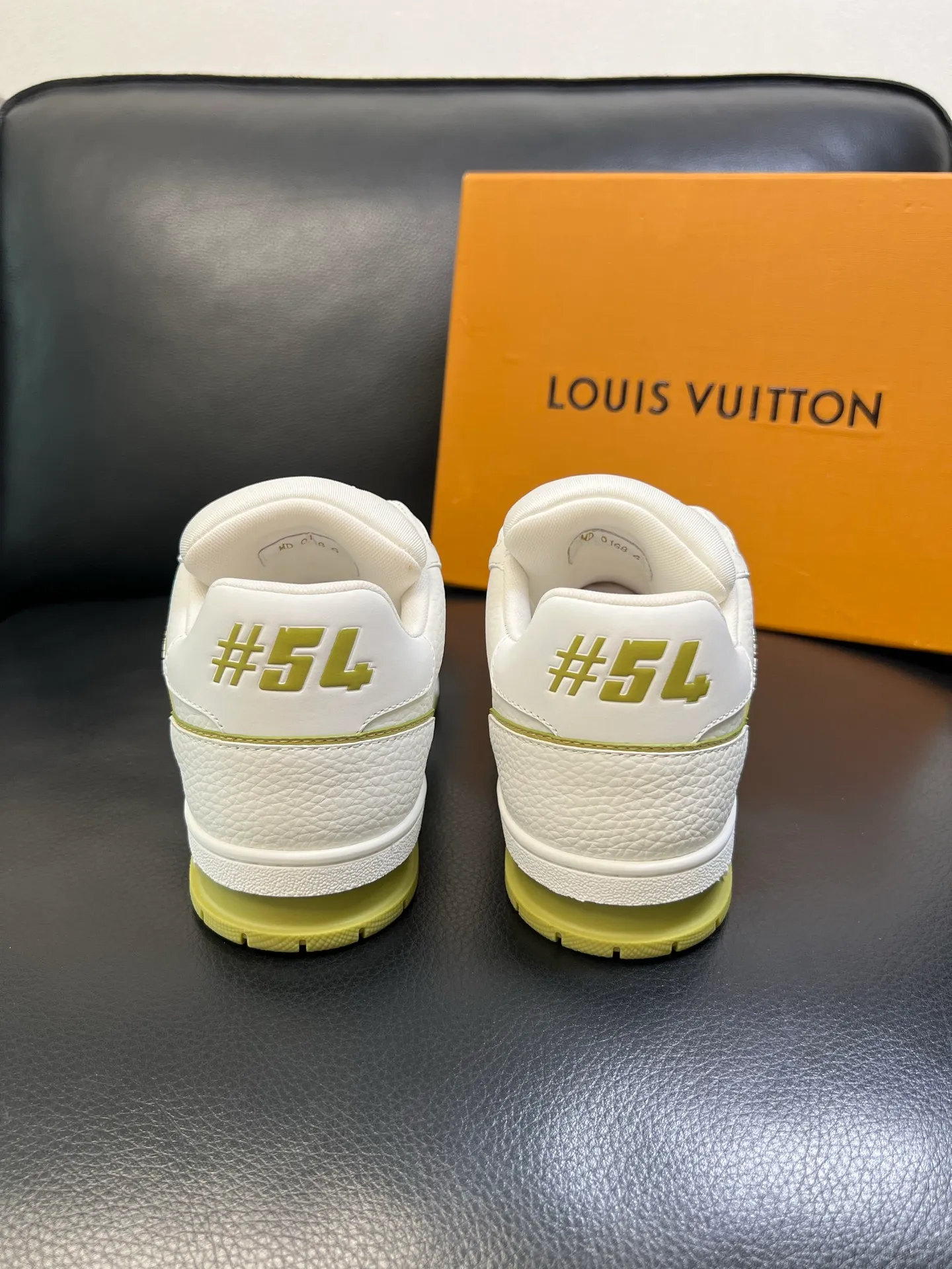 Men's shoes 💰900 Lv top purchasing agent Louis Vuitton, sports sneakers counter synchronization, uppers imported from Italy, high-quality splicing colorful complex crafts, imported mesh pads are soft and comfortable, soles: original soles specially provided by the original factory, T men's shoes 💰U exclusive movable molded soles super comfortable, original factory and single goods, high quality, welcome to compare, code number 39-44 (customized 38 45)